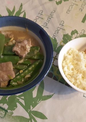 Une photo de Wok de boeuf ou volaille mariné aux mange-tout