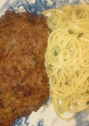 Una foto de Patys caseras y fideos al pesto 🍜