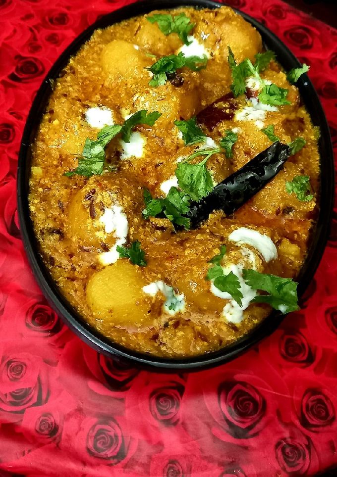 दम आलू(Dum Aloo recipe in hindi) रेसिपी मुख्य फोटो