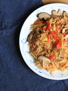 炒泡麵【偷偷鹿】(含影音) 的食譜成品照片