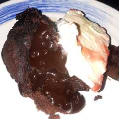 รูปของ Hot Fudge Chocolate Pudding Cake (eggless)