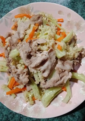 白花椰菜炒豬肉片 的食譜成品照片