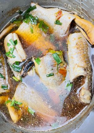 Hình của món Cá đối kho hành ớt.