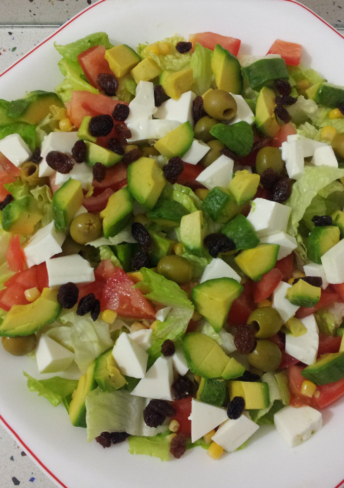 Una foto de Ensalada vegetal con pasas