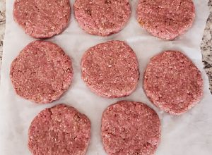 Hình của món Nhân burger bò.