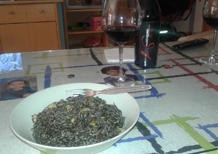 Arroz negro de sepia y gambas