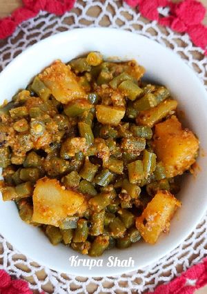 A picture of Quick French beans and potato sabji.
