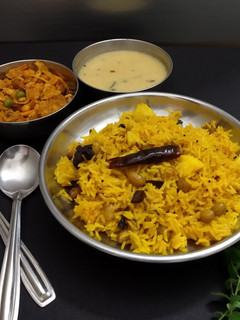 વઘારેલા ભાત (Vagharela Bhat Recipe In Gujarati) રેસીપી મુખ્ય ફોટો