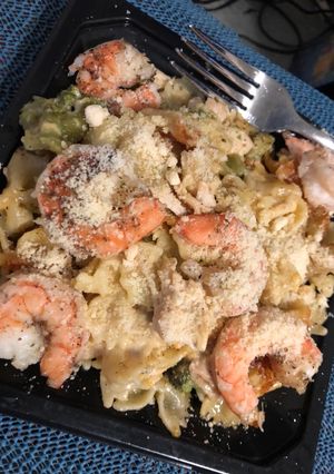 A picture of Shrimp Alfredo.