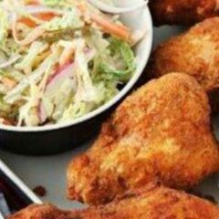A picture of Fried chicken and vegetable source.