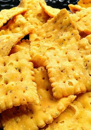 A picture of Crispy Methi Mathari.