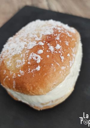 Une photo de Maritozzi ou brioche à l’italienne chantilly