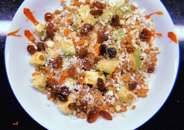 Ensalada de lentejas con arroz y aguacate