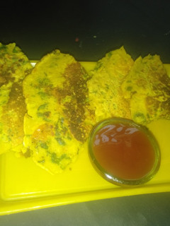 बेसन का चीला (Besan ka cheela recipe in hindi) रेसिपी मुख्य फोटो