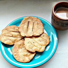 A picture of Spicy Mathri.