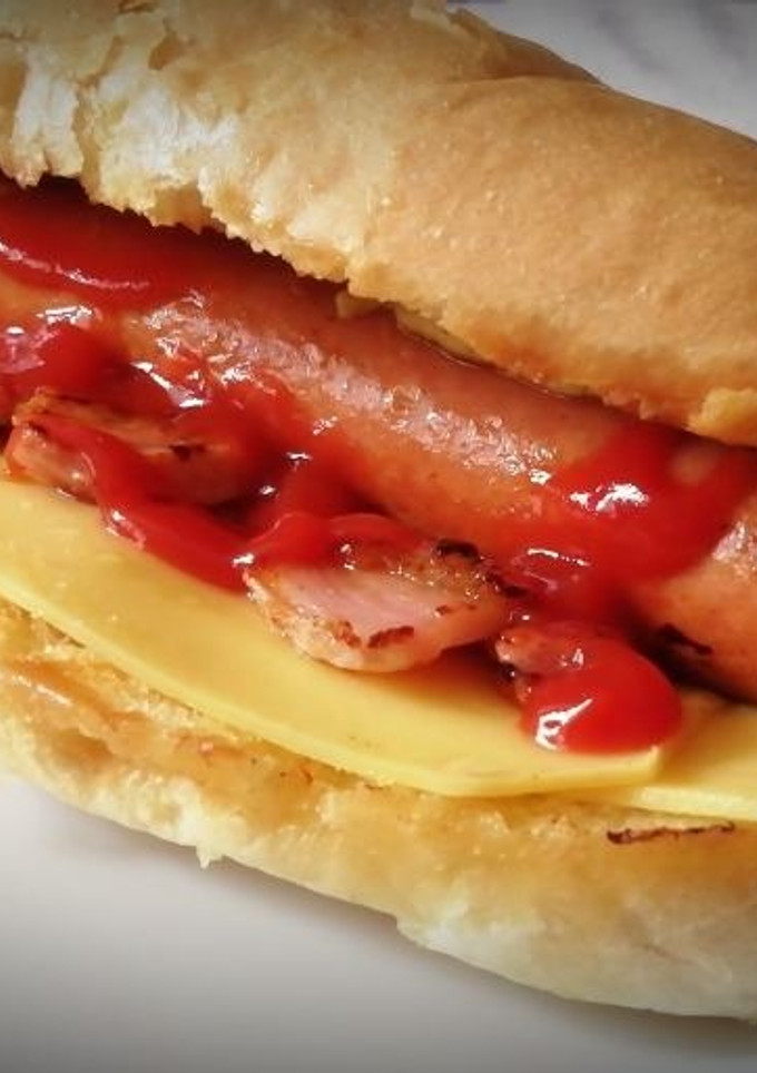 Una foto de Perrito caliente con Frankfurt, Bacon y Queso
