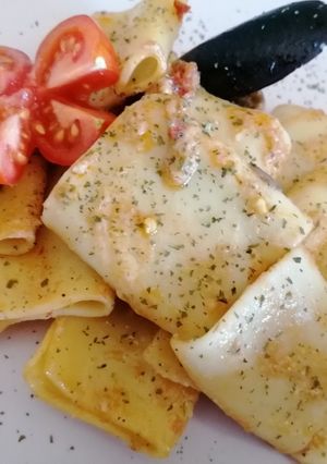 Foto di Paccheri con sugo di pesce e funghi