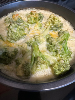A picture of Cream sauce broccoli.