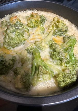 A picture of Cream sauce broccoli.