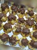 Profiteroles de nata con chocolate