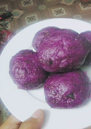 Hình của món Bánh bao khoai lang tím chay.