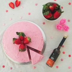 A picture of Strawberry Cake.