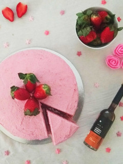 A picture of Strawberry Cake.