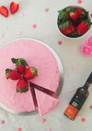 A picture of Strawberry Cake.