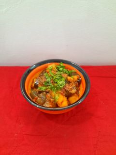 રીંગણ બટાકા નું શાક (Ringan Bataka Shak Recipe In Gujarati) રેસીપી મુખ્ય ફોટો