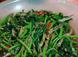 Foto resep Tumis Rusip Bayam