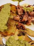 Seppioline, patate forno crema fave