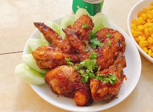 Hình của món Tỏi gà-cánh gà sốt me chua ngọt.