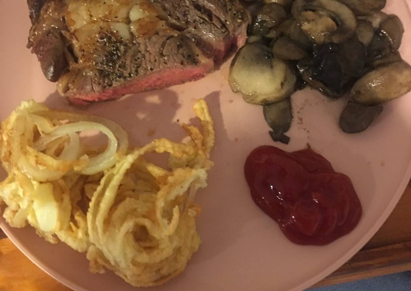 Beefsteak with onions