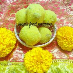 Besan ladoo A picture of Besan ladoo.