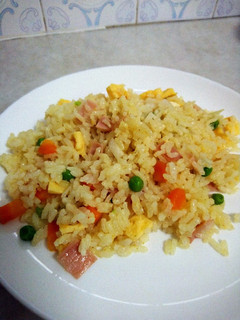 Una foto de Arroz tres delicias con curry