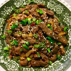 A picture of Korean beef bulgogi.