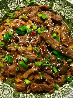 A picture of Korean beef bulgogi.
