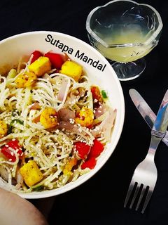 থাই নুডুলস স্যালাড (Thai noodle salad recipe in Bengali) রেসিপির প্রধান ছবি