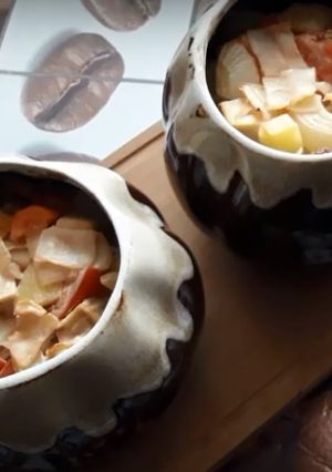 Фото Мясо с овощами в горшочках.