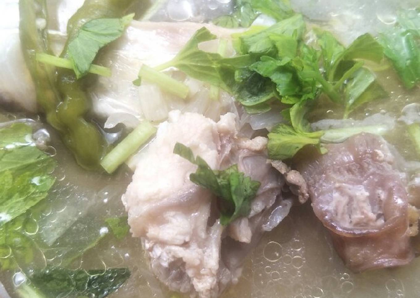 Sup dengan topi ikan