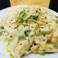A picture of White sauce penne pasta.