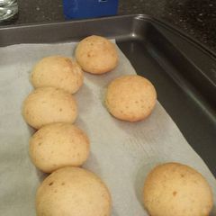 A picture of Pao de Queijo / Brazilian Cheese Bread.