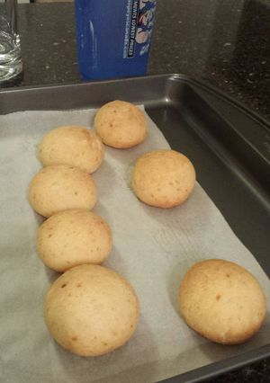 A picture of Pao de Queijo / Brazilian Cheese Bread.