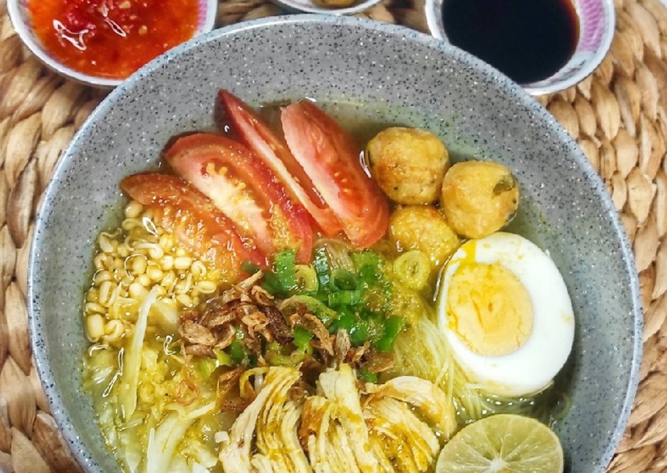 1. Soto Ayam Bening komplit