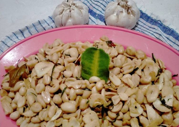 Kacang bawang Gurih Renyah