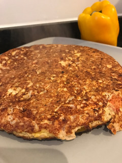 Una foto de Tortilla atún con tomates (muy simple)