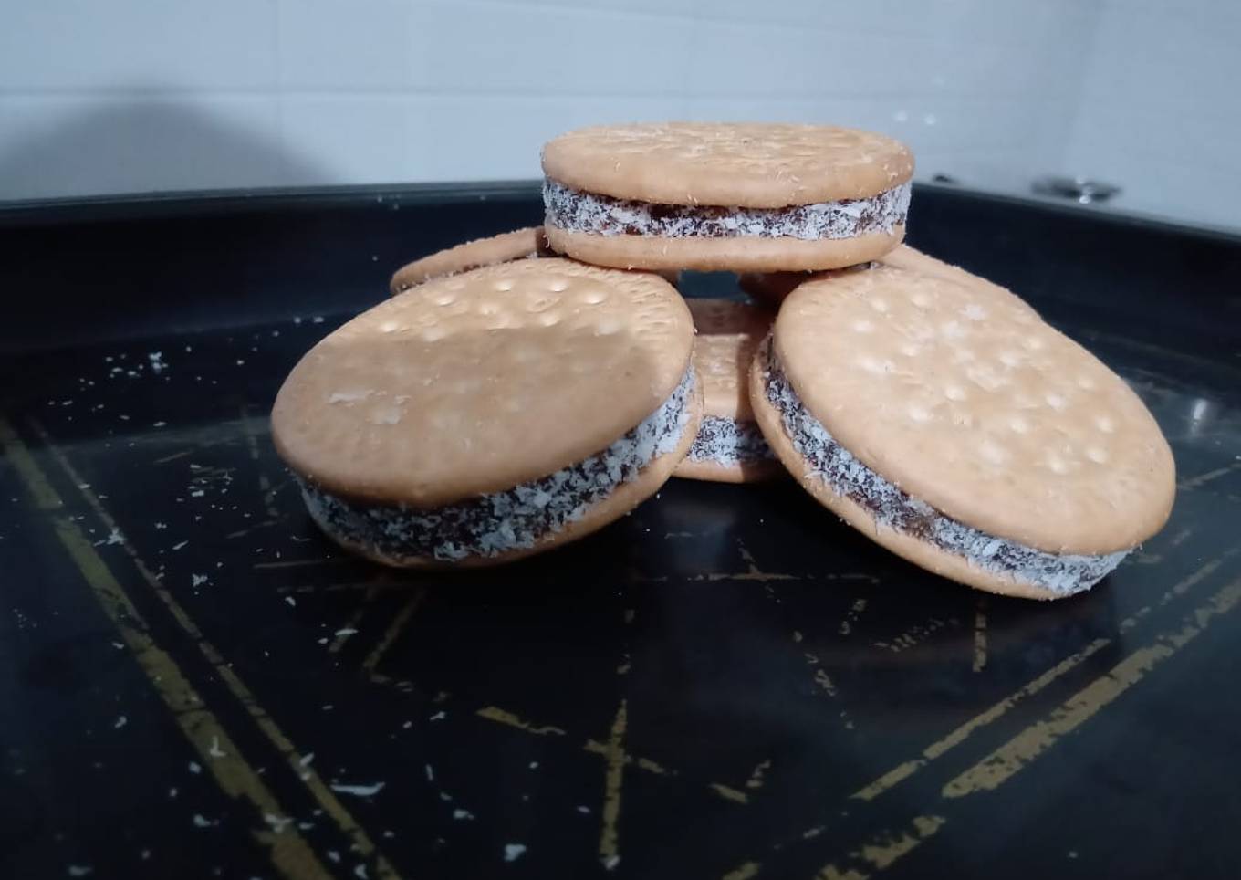 Khajur Biscuit Sandwich
