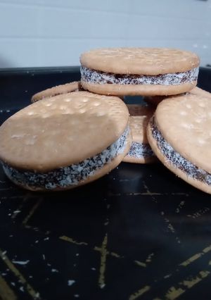 A picture of Khajur Biscuit Sandwich.