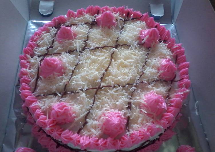 bolu coklat selai strawberi