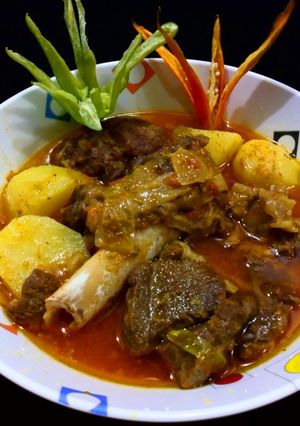 A picture of Alu ghosht.